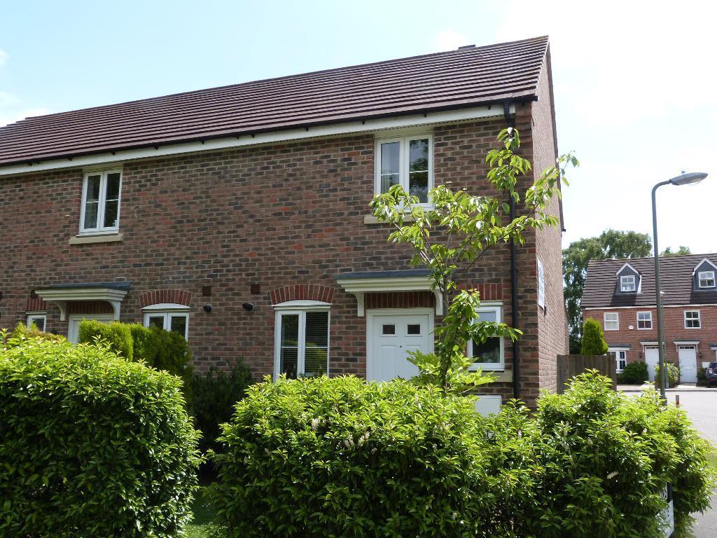 Kingswood Lane, Warlingham, Surrey, CR6 9AJ 2 bed end of terrace house £379,500