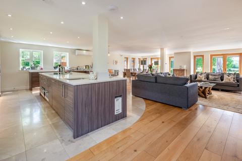 Frayle House Hillside, Odiham, Hook, RG29 1HX