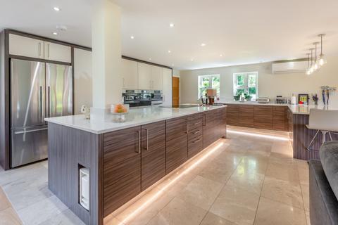 Frayle House Hillside, Odiham, Hook, RG29 1HX