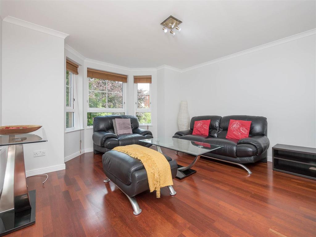 Dicksonfield, Edinburgh 2 bed property £205,000