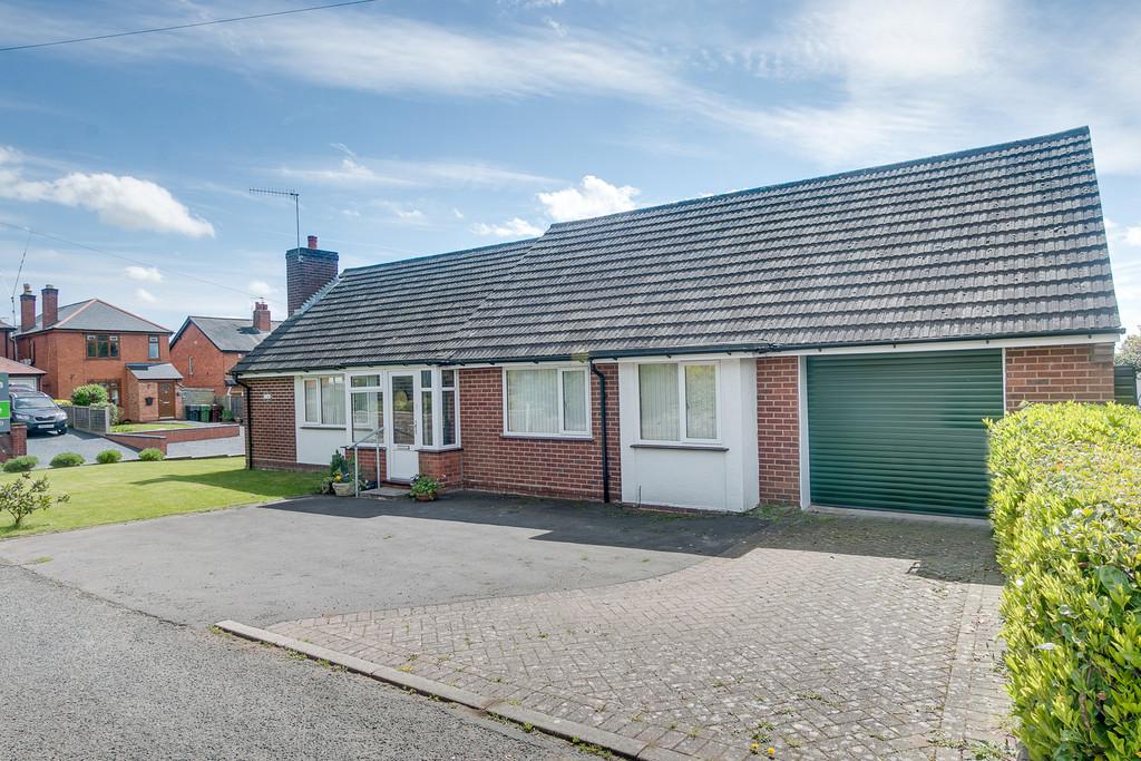 Highfields, Bromsgrove, B61 7DA 2 bed detached bungalow £280,000