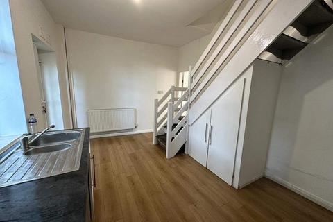 2 bedroom terraced house to rent, Chapel Street, Shaw, Oldham