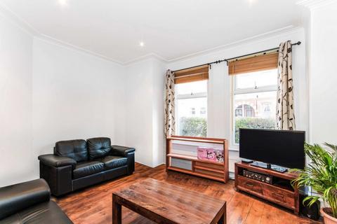 2 bedroom flat to rent, Salterford Road, Tooting, SW17