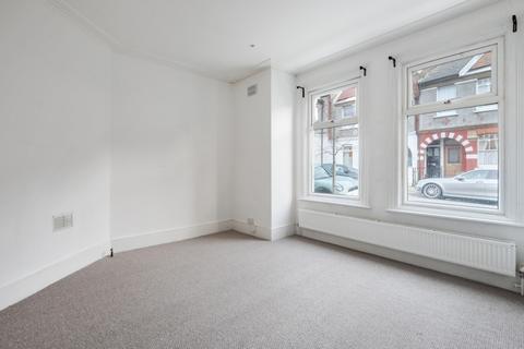 2 bedroom flat to rent, Salterford Road, Tooting, SW17