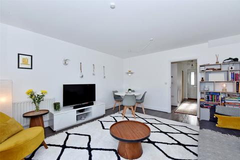 3 bedroom end of terrace house to rent, Kingfisher Drive, Maidenhead, Berkshire, SL6
