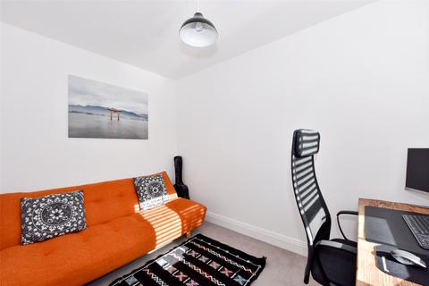 3 bedroom end of terrace house to rent, Kingfisher Drive, Maidenhead, Berkshire, SL6