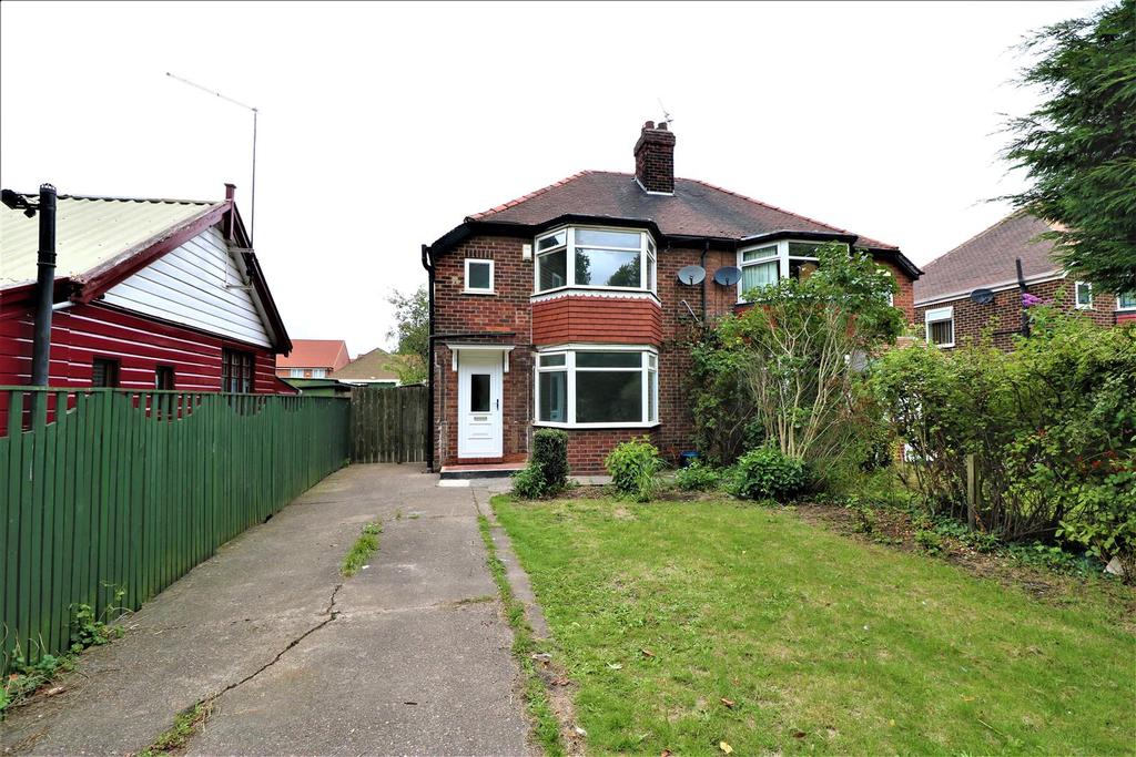 Leads Road, SuttonOnHull, Hull 3 bed semidetached house £150,000