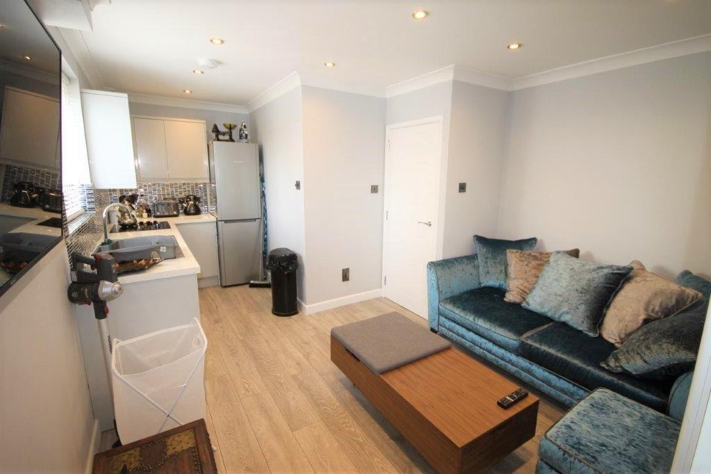 Southview Close, Southwick BN42 1 bed apartment £875 pcm (£202 pw)