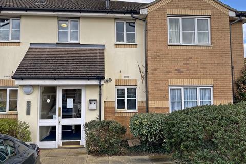 2 bedroom flat to rent, Friars Close, Seven Kings, IG1