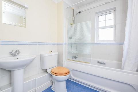 2 bedroom flat to rent, Bedford Road,  Reading,  RG1