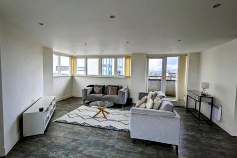 3 bedroom apartment to rent, Meridian Bay, Trawler Road, Swansea. SA1 1PG.