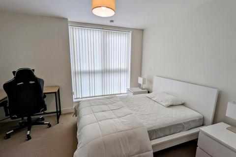 3 bedroom apartment to rent, Meridian Bay, Trawler Road, Swansea. SA1 1PG.