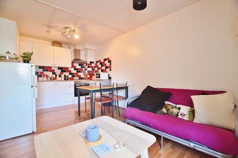 2 bedroom flat to rent, Broadway Market, London Fields E8