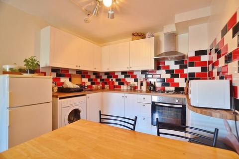 2 bedroom flat to rent, Broadway Market, London Fields E8