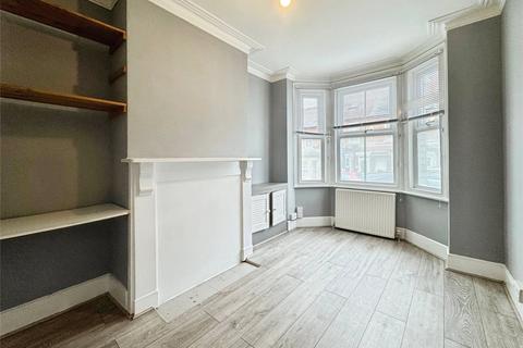 3 bedroom terraced house to rent, Amherst Road, Berkshire RG6