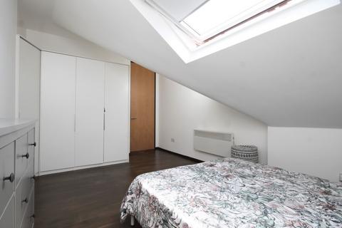 2 bedroom flat to rent, Colney Hatch Lane, Muswell Hill, N10