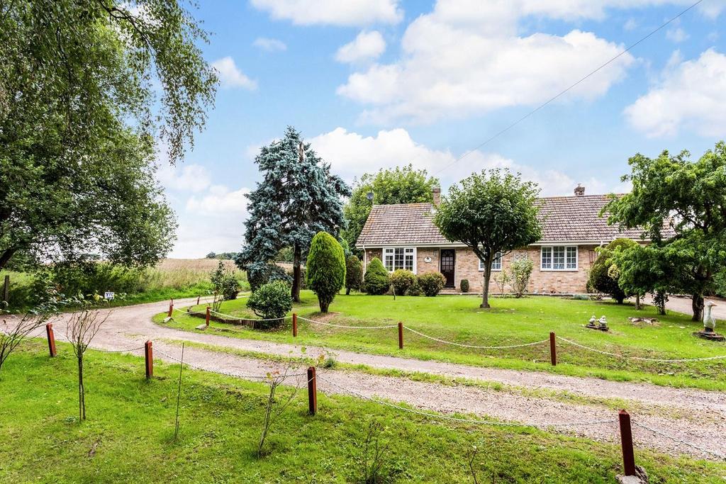 Shalford Village, Braintree, Essex, CM7 3 bed detached bungalow £425,000