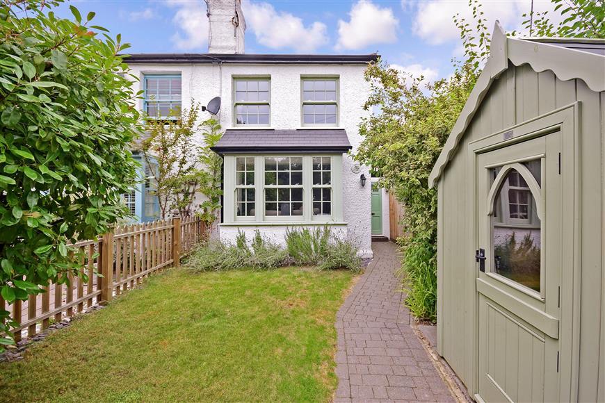 Baldwins Hill, Loughton, Essex 3 bed semidetached house £675,000