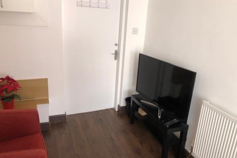 1 bedroom in a house share to rent, Gresham Road, Hall Green