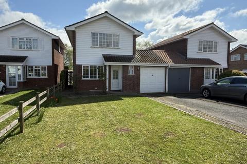 3 bedroom link detached house to rent, Sandown Drive,  Hereford,  HR4