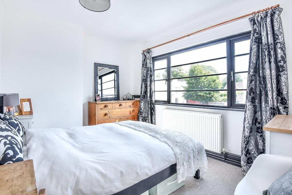 Arle Drive, Cheltenham 3 bed semidetached house £340,000