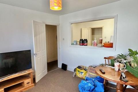 2 bedroom maisonette to rent, Fore Street, Topsham