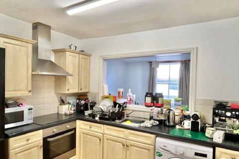 2 bedroom maisonette to rent, Fore Street, Topsham