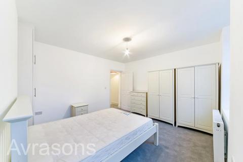 3 bedroom flat to rent, KENNINGTON PARK ROAD, KENNINGTON