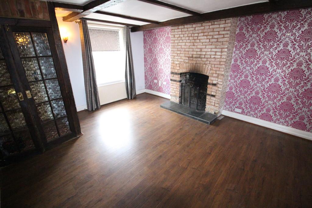 Ash Walk, Warminster 3 bed semidetached house £250,000