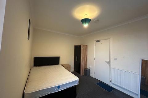 undefined, Corporation Street - house share!