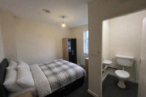 undefined, Corporation Street - house share!