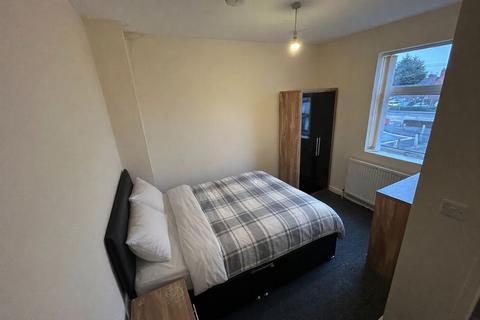 undefined, Corporation Street - house share!