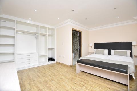 undefined, Commercial Road, London E1