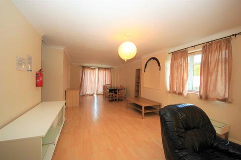 5 bedroom detached house to rent, Waterbrook Lane, Hendon