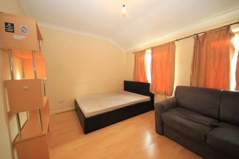 5 bedroom detached house to rent, Waterbrook Lane, Hendon