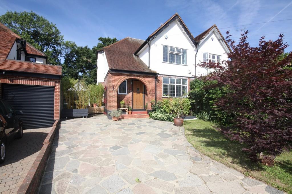 Great Thrift, Petts Wood 3 bed semidetached house £2,500 pcm (£577 pw)