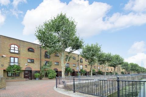 32 Portland Square, London, E1W 2QR