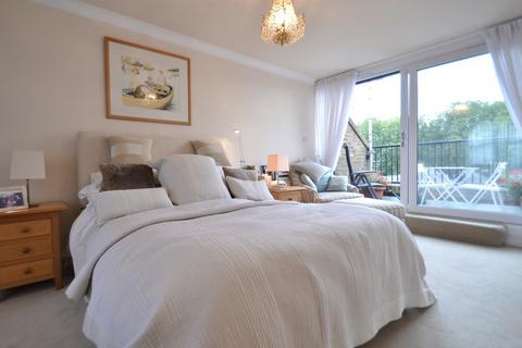 32 Portland Square, London, E1W 2QR