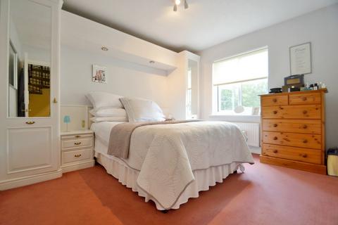 32 Portland Square, London, E1W 2QR