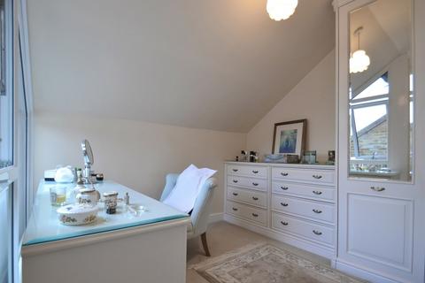 32 Portland Square, London, E1W 2QR