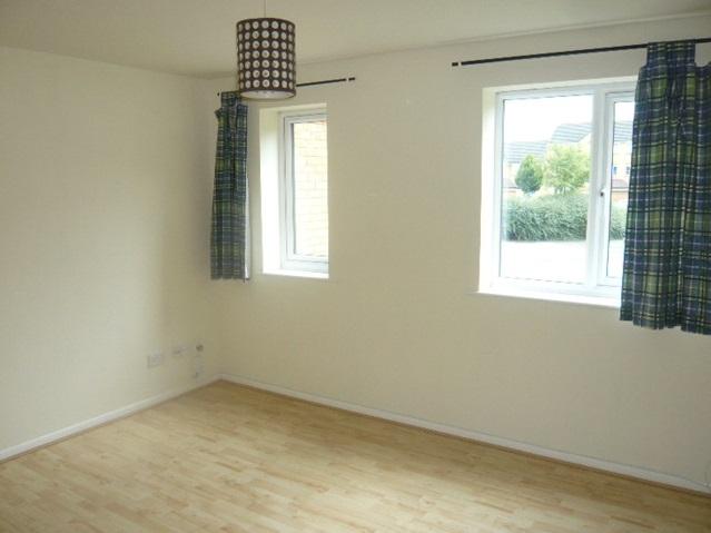 Apartment in Feltham - View 4