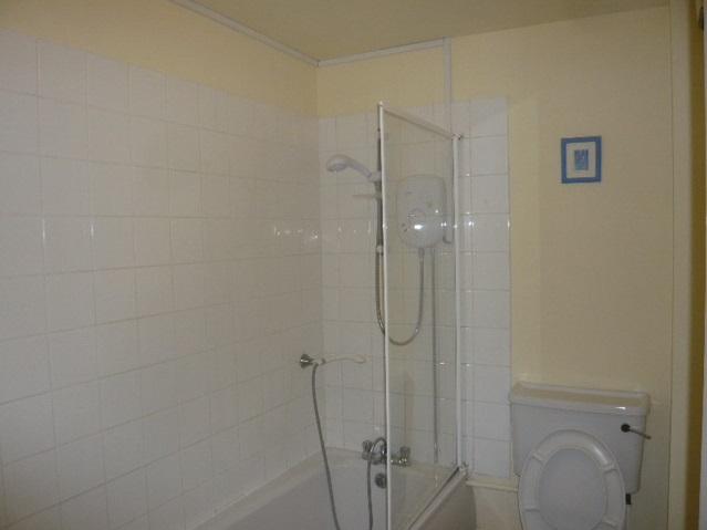 Apartment in Feltham - View 5