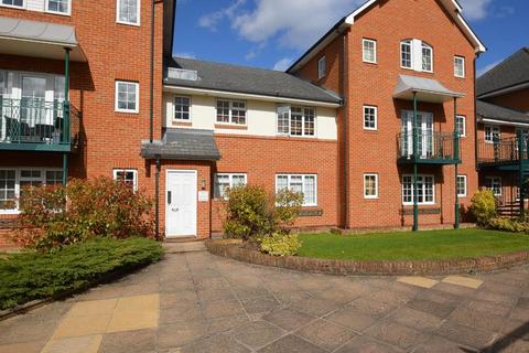 2 bedroom apartment to rent, Knights Place, Windsor, SL4