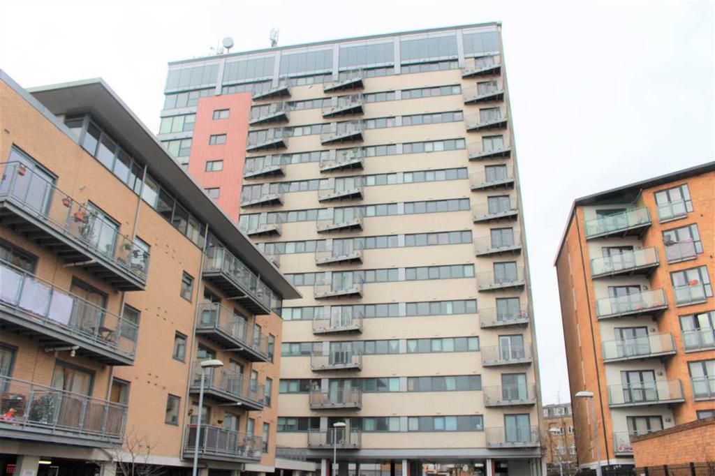 City Gate House, Gants Hill 2 bed apartment to rent £1,750 pcm (£404 pw)