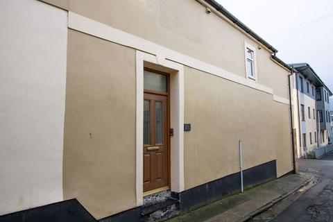 2 bedroom end of terrace house to rent, Chapel Lane, Penarth