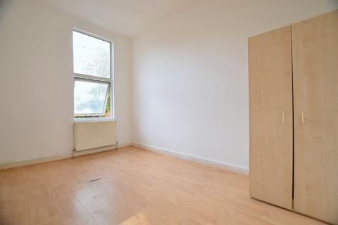 4 bedroom maisonette to rent, Amhurst Road, Hackney Central E8