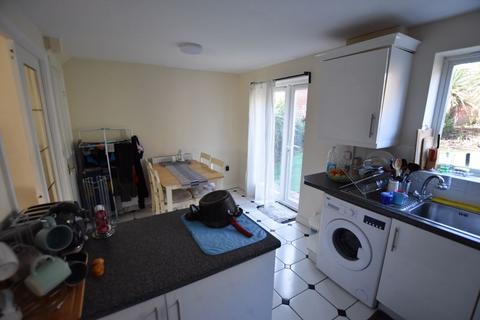 3 bedroom terraced house to rent, Gilbert Close, Nottingham