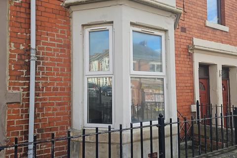 2 bedroom flat to rent, Ellesmere Road, Benwell, Newcastle NE4