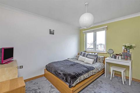 2 bedroom apartment to rent, Mitcham Lane