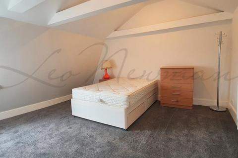 2 bedroom flat to rent, Kennington Park Road, Kennington, SE11